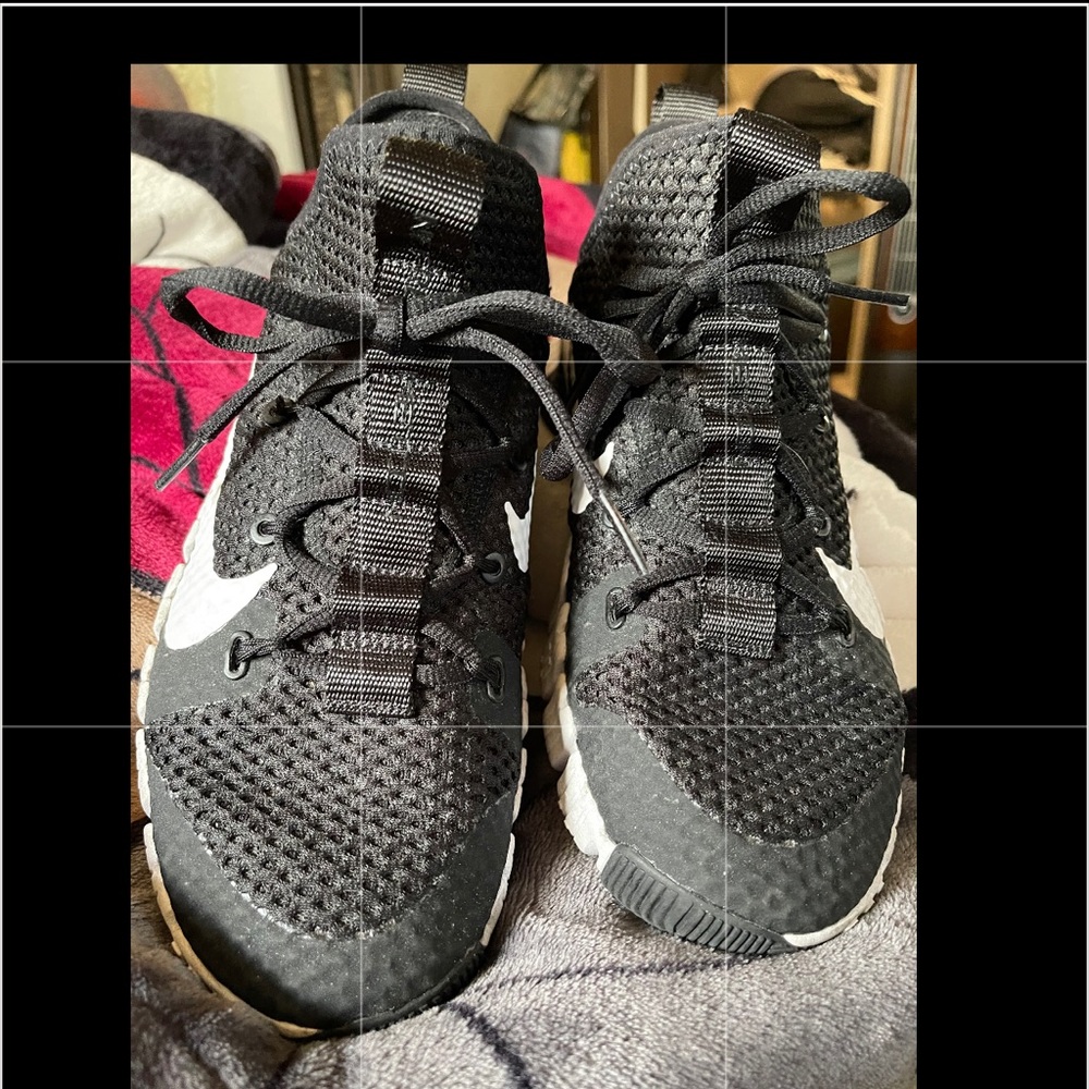 Nike met on 3 women